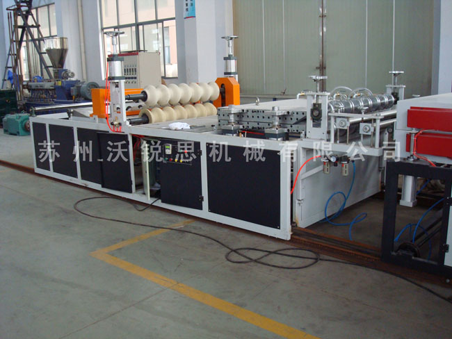 沃銳思機械的合成樹脂瓦設(shè)備高性能、好用！